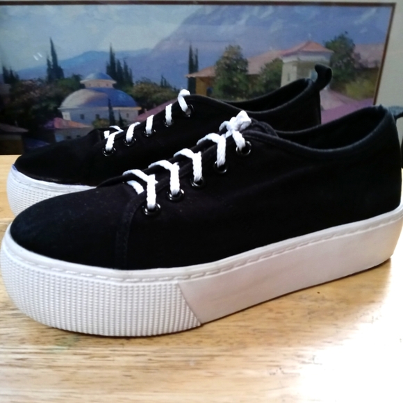 abound neely platform sneaker